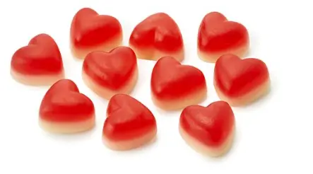 Himbeer Herzen auf Vanilleschaum